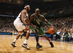 意昂体育-布莱顿坚守防线，曼联放弃追逐巴莱巴