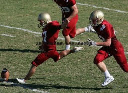 意昂体育-古稀剑客逐梦世锦赛，七旬老人的击剑人生