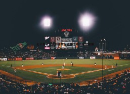 意昂体育-七十岁老人执剑逐梦，古稀之年剑指世锦赛