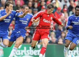 意昂体育-UFC 313遭遇重大变局，传奇席尔瓦因伤退赛，新星鹤屋怜临危受命挑战约书亚·范